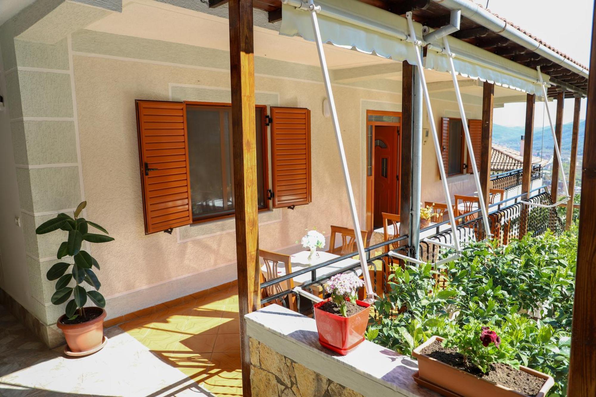 Guest House Marjo Berat Bagian luar foto