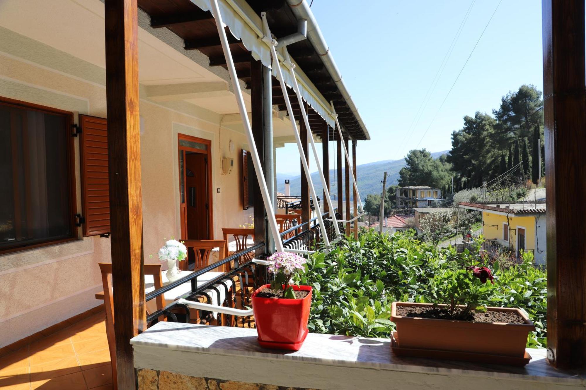 Guest House Marjo Berat Bagian luar foto