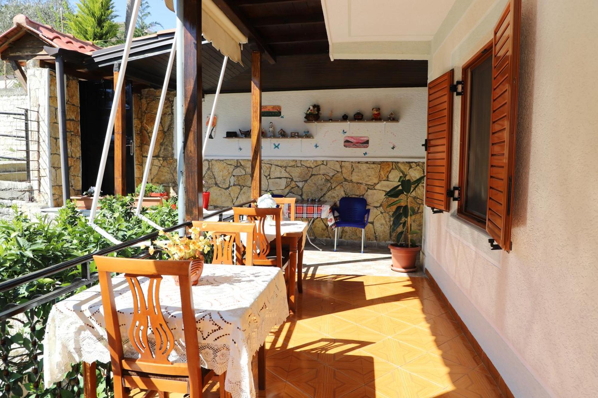 Guest House Marjo Berat Bagian luar foto