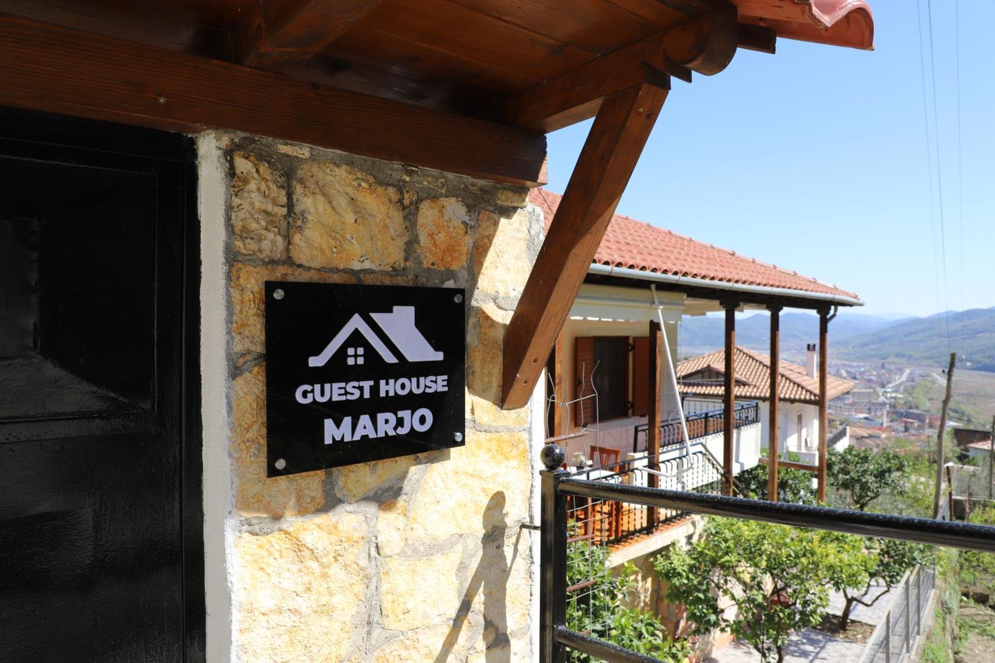 Guest House Marjo Berat Bagian luar foto