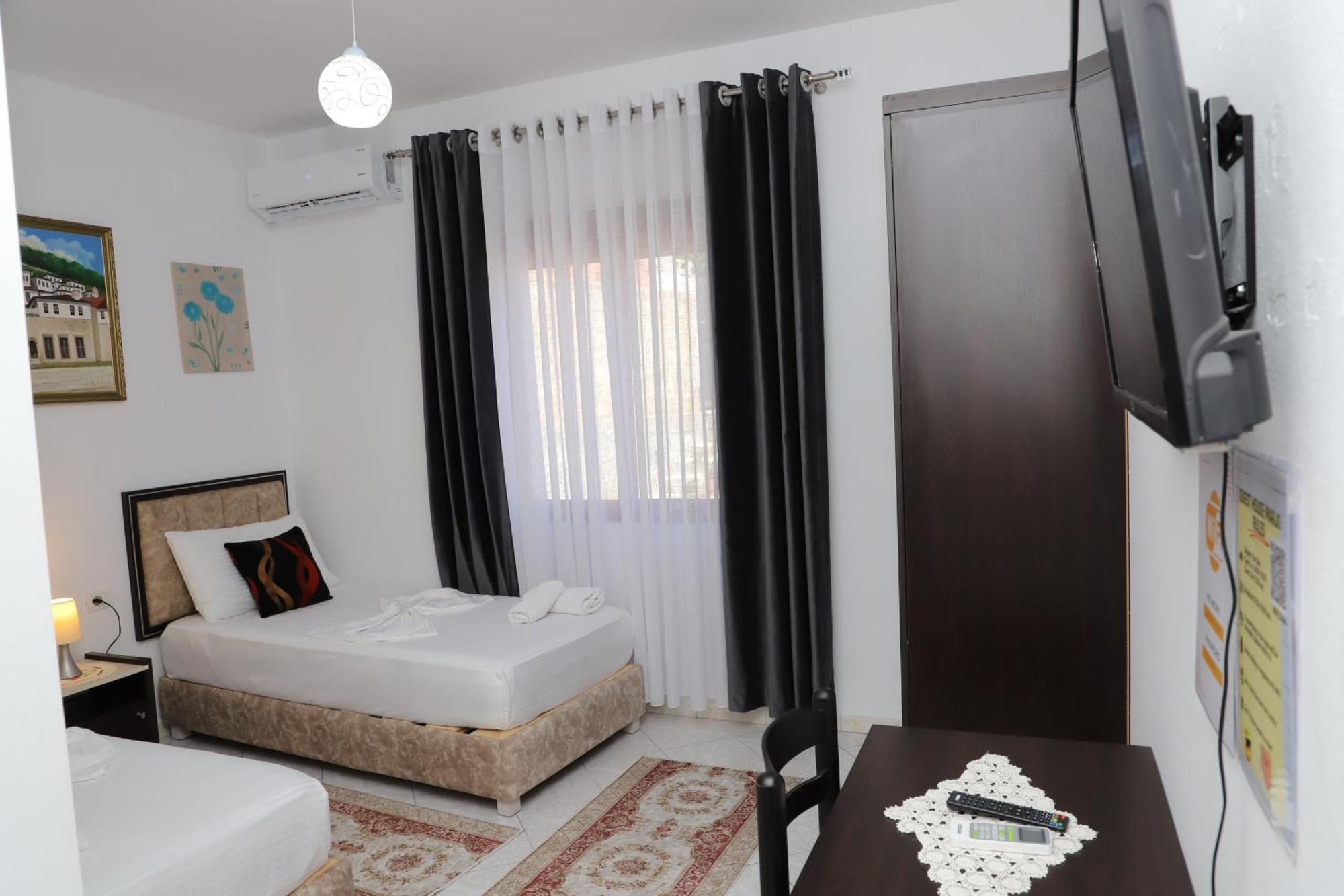 Guest House Marjo Berat Bagian luar foto