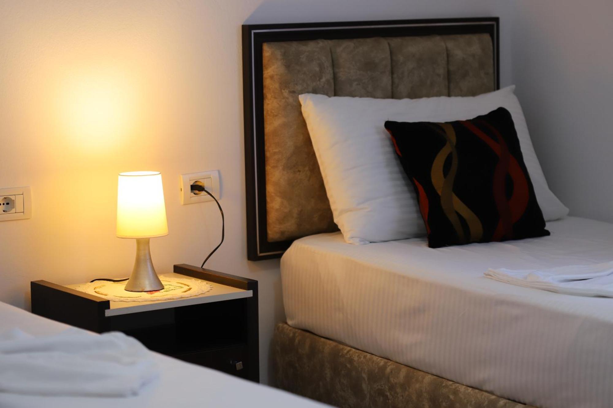 Guest House Marjo Berat Bagian luar foto