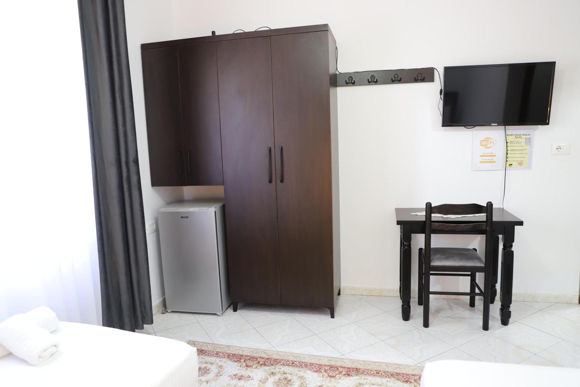 Guest House Marjo Berat Bagian luar foto