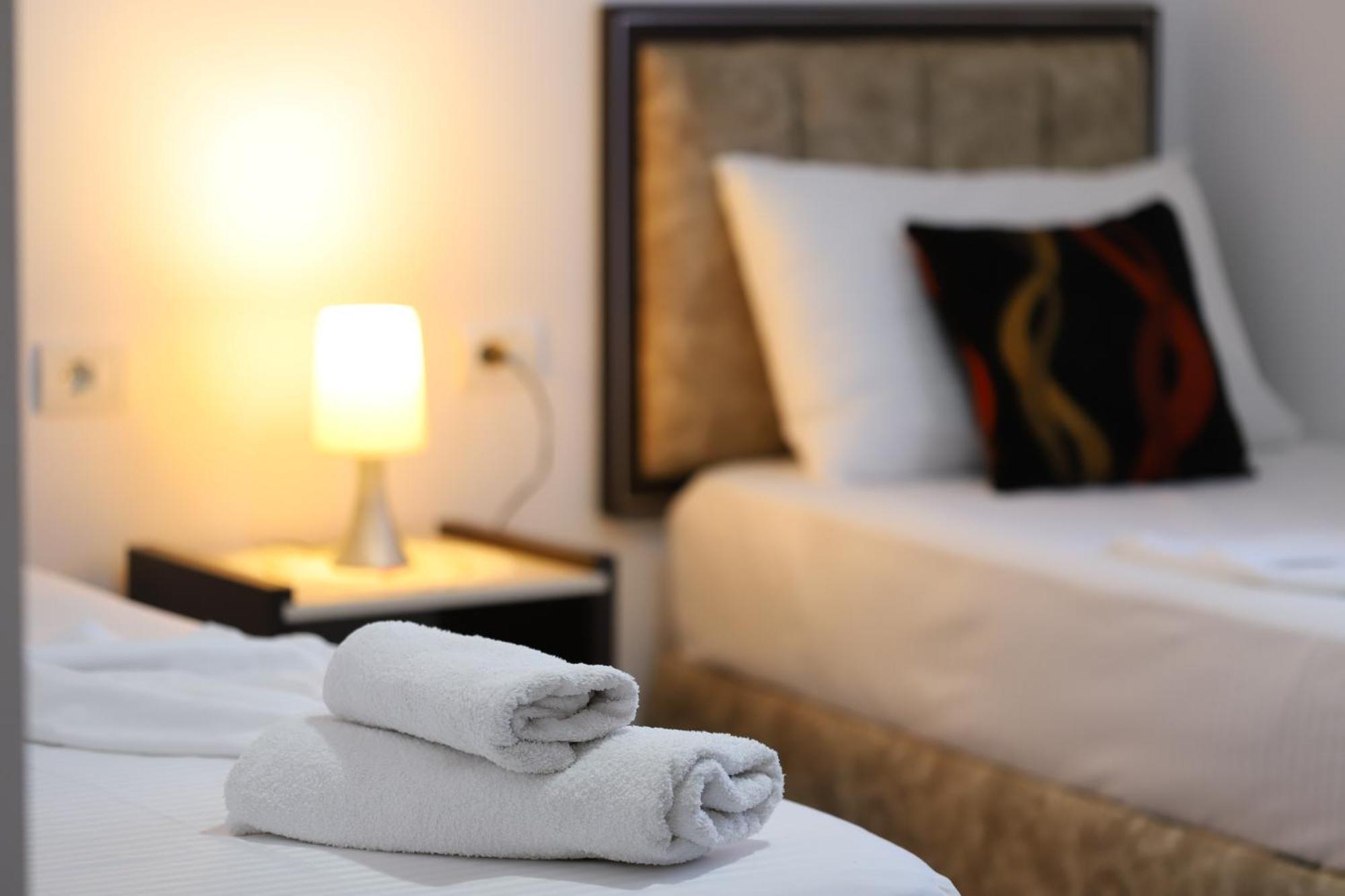 Guest House Marjo Berat Bagian luar foto